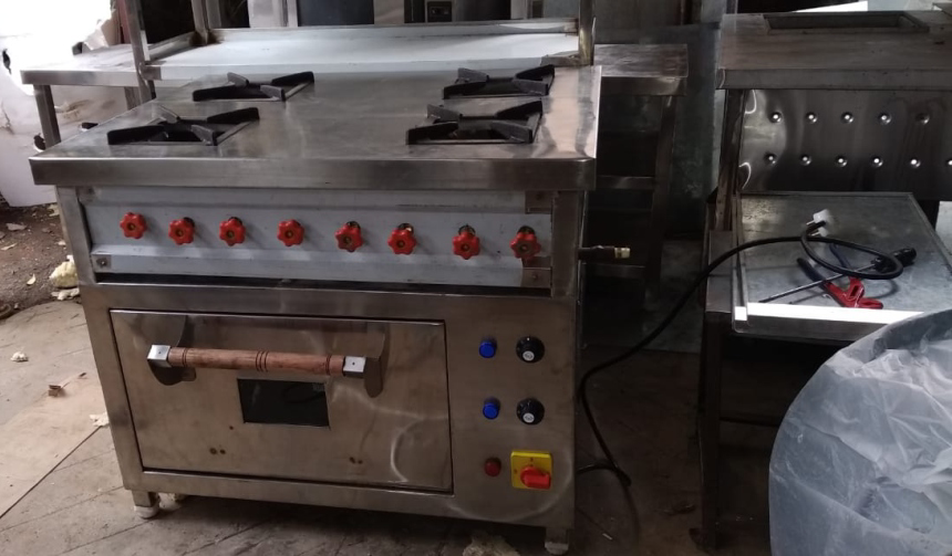 Four Burner Cooking Range with Oven